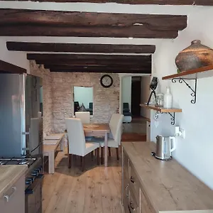 https://istrian-house-premantura.in-istria.net